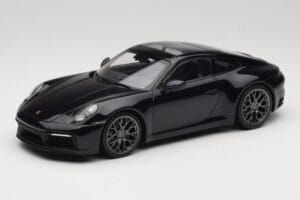 Porsche 911 992 Carrera 4S Blue Metallic Minichamps 1:18 155067321 メタル