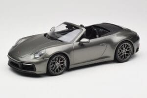 Porsche 911 992 Carrera 4S カブリオレ Mamba Green Metallic Minichamps 1:18 155067337 メタル