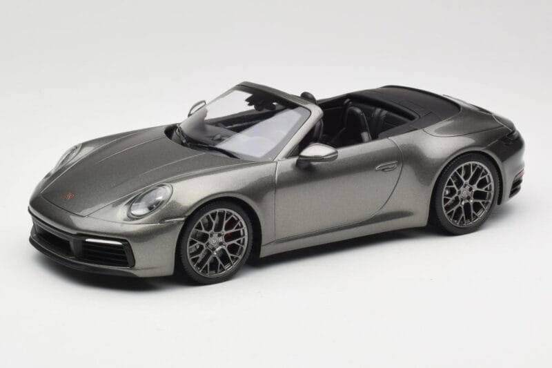 Porsche 911 992 Carrera 4S カブリオレ Mamba Green Metallic Minichamps 1:18 155067337 メタル