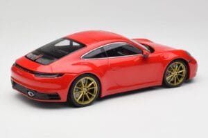 Porsche 911 992 Carrera 4S ガーズレッド & ゴールドホイール Minichamps 1:18 153067328 メタル - 画像 2/6