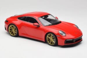 Porsche 911 992 Carrera 4S ガーズレッド & ゴールドホイール Minichamps 1:18 153067328 メタル - 画像 4/6