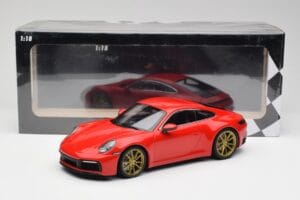 Porsche 911 992 Carrera 4S ガーズレッド & ゴールドホイール Minichamps 1:18 153067328 メタル - 画像 6/6