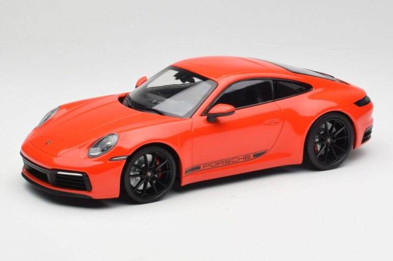 Porsche 911 992 Carrera 4S ラバオレンジ Minichamps 1:18 155067327 メタル