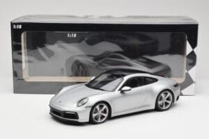 Porsche 911 992 Carrera 4S シルバー Minichamps 1:18 155067322 メタル - 画像 6/6