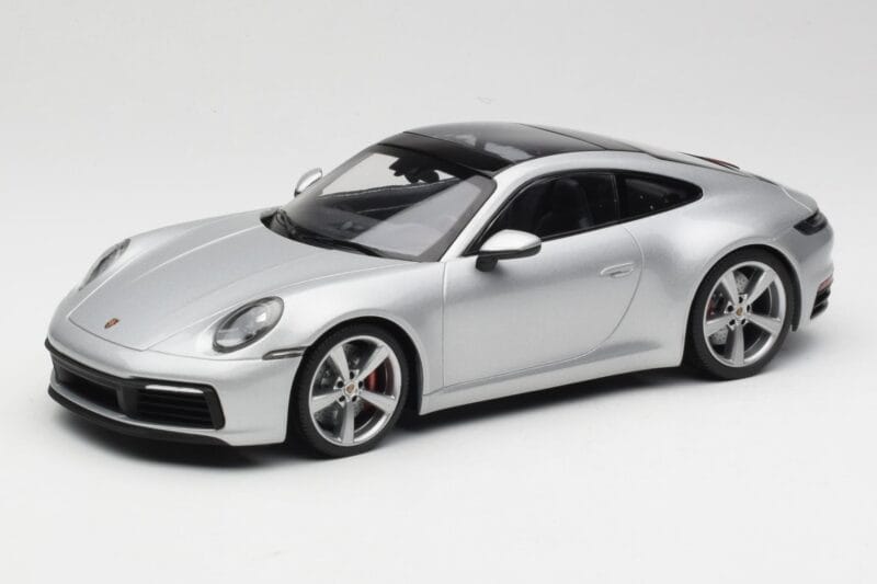 Porsche 911 992 Carrera 4S シルバー Minichamps 1:18 155067322 メタル
