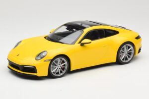 Porsche 911 992 Carrera 4S イエロー Minichamps 1:18 155067320 メタル