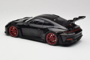 Porsche 911 992 GT3 RS ブラック & レッドホイール & ブラックデコール Minichamps 1:18 153062240 メタル - 画像 5/6