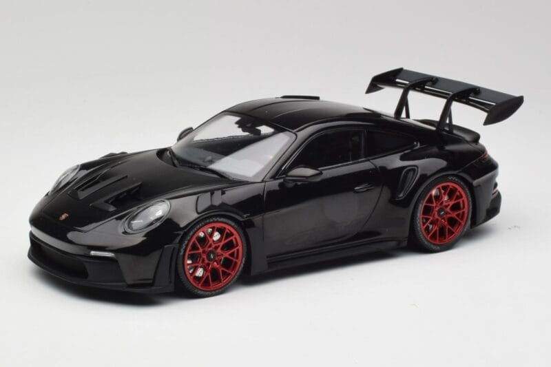 Porsche 911 992 GT3 RS ブラック & レッドホイール & ブラックデコール Minichamps 1:18 153062240 メタル