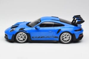 Porsche 911 992 GT3 RS ブルー & シルバーホイール & ブラックデコール Minichamps 1:18 153062234 メタル - 画像 3/6