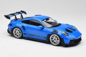 Porsche 911 992 GT3 RS ブルー & シルバーホイール & ブラックデコール Minichamps 1:18 153062234 メタル - 画像 4/6