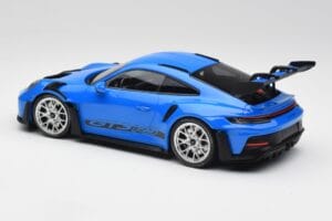 Porsche 911 992 GT3 RS ブルー & シルバーホイール & ブラックデコール Minichamps 1:18 153062234 メタル - 画像 5/6