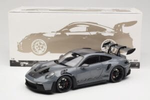 Porsche 911 992 GT3 RS Crayon Weissach Package & Black Wheels Minichamps 1:18 110062024 メタル - 画像 8/8