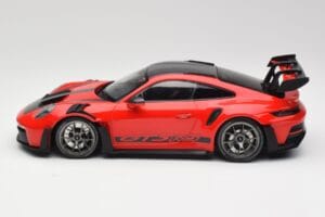 Porsche 911 992 GT3 RS ガーズレッド & シルバーホイール Weissach Package Minichamps 1:18 153062246 メタル - 画像 3/6