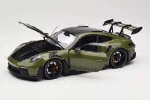 Porsche 911 992 GT3 RS Nato Olive & Black Wheels Minichamps 1:18 110062027 メタル - 画像 2/8