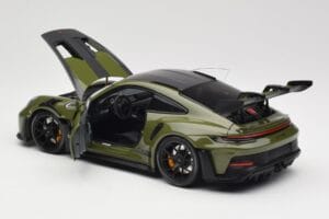 Porsche 911 992 GT3 RS Nato Olive & Black Wheels Minichamps 1:18 110062027 メタル - 画像 5/8
