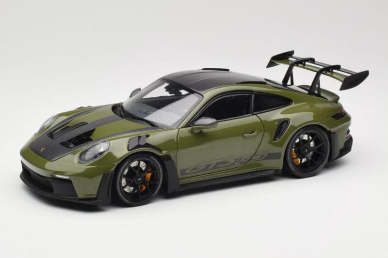 Porsche 911 992 GT3 RS Nato Olive & Black Wheels Minichamps 1:18 110062027 メタル