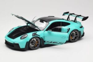 Porsche 911 992 GT3 RS Python Green & Dark Silver Wheels Minichamps 1:18 110062026 メタル - 画像 2/8