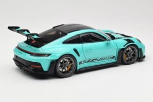 Porsche 911 992 GT3 RS Python Green & Dark Silver Wheels Minichamps 1:18 110062026 メタル - 画像 3/8