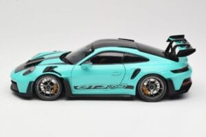 Porsche 911 992 GT3 RS Python Green & Dark Silver Wheels Minichamps 1:18 110062026 メタル - 画像 4/8