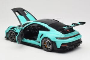 Porsche 911 992 GT3 RS Python Green & Dark Silver Wheels Minichamps 1:18 110062026 メタル - 画像 5/8