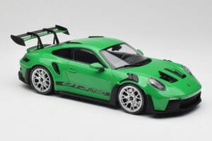 Porsche 911 992 GT3 RS パイソングリーン & シルバーホイール & ブラックデコール Minichamps 1:18 153062235 メタル - 画像 4/6