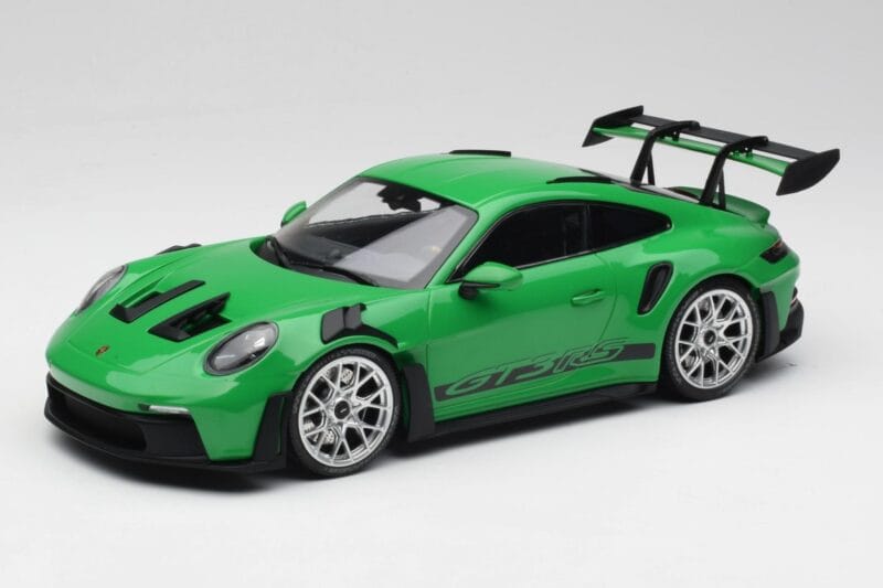 Porsche 911 992 GT3 RS パイソングリーン & シルバーホイール & ブラックデコール Minichamps 1:18 153062235 メタル