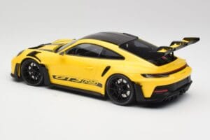 Porsche 911 992 GT3 RS レーシングイエロー & ブラックホイール Minichamps 1:18 153062245 メタル - 画像 5/6