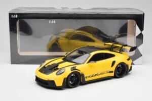 Porsche 911 992 GT3 RS レーシングイエロー & ブラックホイール Minichamps 1:18 153062245 メタル - 画像 6/6