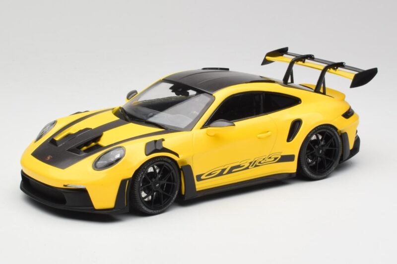 Porsche 911 992 GT3 RS レーシングイエロー & ブラックホイール Minichamps 1:18 153062245 メタル