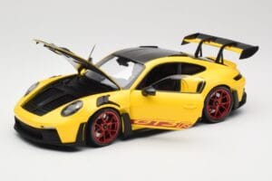 Porsche 911 992 GT3 RS Racing Yellow Weissach Package & Red Wheels Minichamps 1:18 110062025 メタル - 画像 2/8