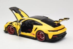 Porsche 911 992 GT3 RS Racing Yellow Weissach Package & Red Wheels Minichamps 1:18 110062025 メタル - 画像 5/8