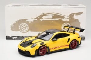 Porsche 911 992 GT3 RS Racing Yellow Weissach Package & Red Wheels Minichamps 1:18 110062025 メタル - 画像 8/8
