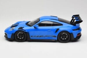 Porsche 911 992 GT3 RS シャークブルー & ブラックホイール Minichamps 1:18 153062233 メタル - 画像 3/6