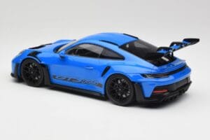 Porsche 911 992 GT3 RS シャークブルー & ブラックホイール Minichamps 1:18 153062233 メタル - 画像 5/6