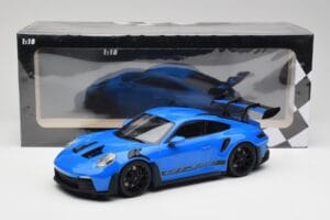 Porsche 911 992 GT3 RS シャークブルー & ブラックホイール Minichamps 1:18 153062233 メタル - 画像 6/6