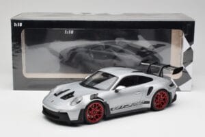 Porsche 911 992 GT3 RS シルバー & レッドホイール Minichamps 1:18 153062241 メタル - 画像 6/6
