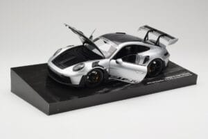 Porsche 911 992 GT3 RS シルバー Weissach Package Minichamps 1:18 110062020 メタル - 画像 3/8