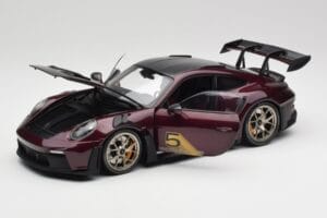 Porsche 911 992 GT3 RS ウルトラバイオレット & シルバーホイール Minichamps 1:18 110062029 メタル - 画像 2/8