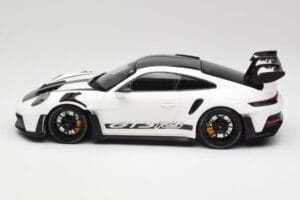 Porsche 911 992 GT3 RS ホワイト & ブラックホイール Minichamps 1:18 155062230 メタル - 画像 3/6