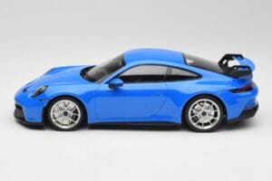 Porsche 911 992 GT3 シャーク ブルー & シルバーホイール Minichamps 1:18 143069015 レジン - 画像 3/6