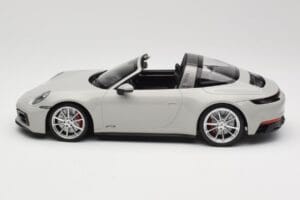 Porsche 911 992 Targa 4 GTS グレー Minichamps 1:18 155061064 メタル - 画像 3/6