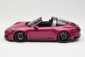 Porsche 911 992 Targa 4 GTS Rubystar Minichamps 1:18 155061066 メタル - 画像 3/6