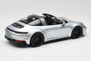 Porsche 911 992 Targa 4 GTS シルバー Minichamps 1:18 155061061 メタル - 画像 2/6
