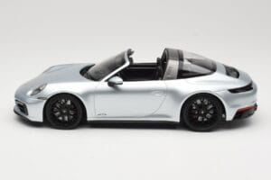 Porsche 911 992 Targa 4 GTS シルバー Minichamps 1:18 155061061 メタル - 画像 3/6