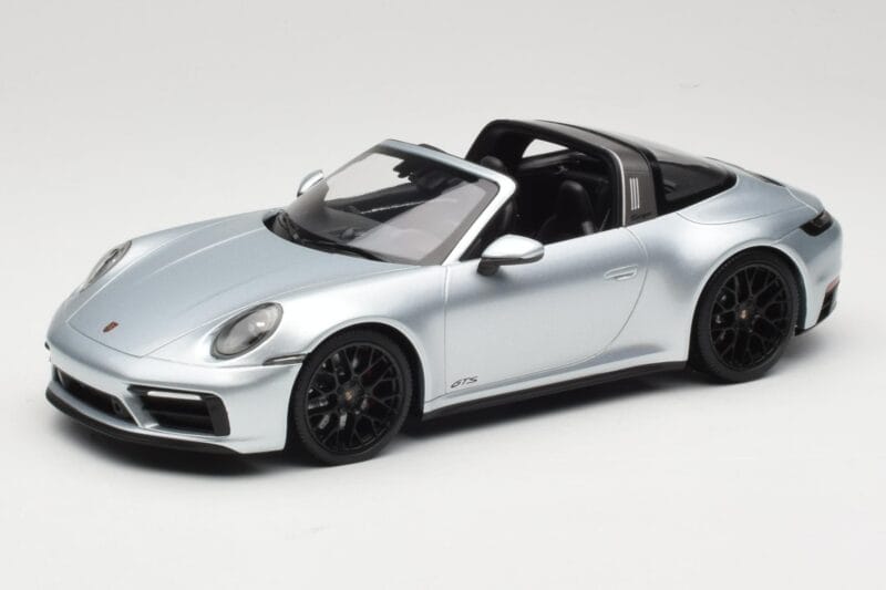 Porsche 911 992 Targa 4 GTS シルバー Minichamps 1:18 155061061 メタル