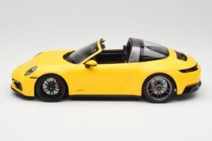 Porsche 911 992 Targa 4 GTS イエロー Minichamps 1:18 153061064 メタル - 画像 3/6
