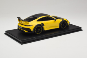 Porsche 911 992 TechArt GTstreet R イエロー ブラックホイール TechArt 1:18 REMC011 レジン - 画像 3/6