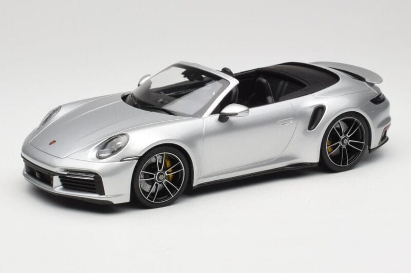 Porsche 911 992 Turbo S カブリオレ シルバー Minichamps 1:18 155069082 メタル