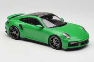 Porsche 911 992 Turbo S グリーン Minichamps 1:18 153069077 メタル - 画像 4/6