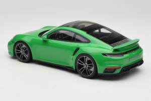 Porsche 911 992 Turbo S グリーン Minichamps 1:18 153069077 メタル - 画像 5/6